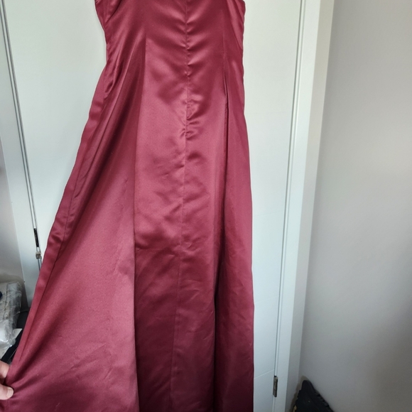 Graduation Dress/Gown - Picture 6 of 9